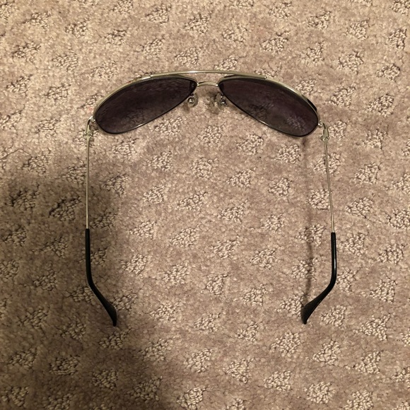 Super light frame Ray-Ban aviator style sunglasses - Picture 2 of 5